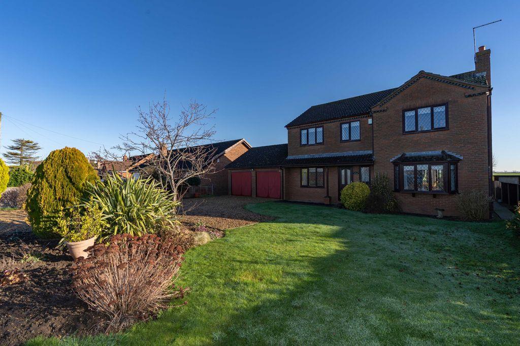 Dowsdale Bank, Shepeau Stow, Whaplode Drove PE12 0TX 4 bed detached