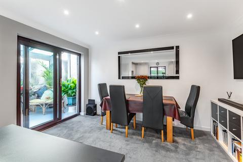 5 Bateson Close, Heslington, York, YO10 5EY