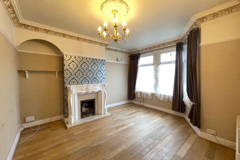3 bedroom semi-detached house to rent - St. Benets Road, Southend-on-Sea SS2