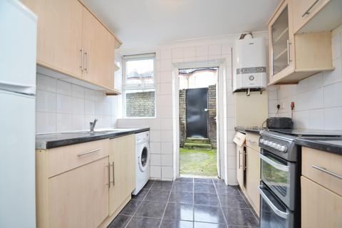 2 bedroom flat to rent - Bartram Road London SE4