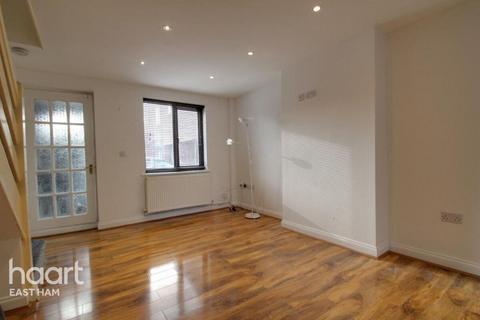 2 bedroom terraced house to rent, Barton Close, London