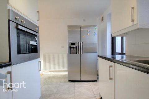 2 bedroom terraced house to rent, Barton Close, London
