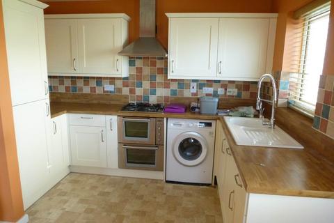 3 bedroom house to rent, Havergate Way, Kennet Island