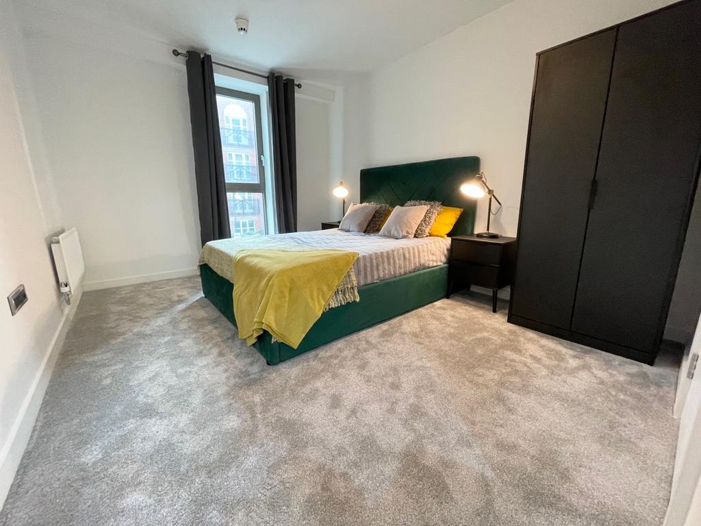 Bedroom 1 - inc King