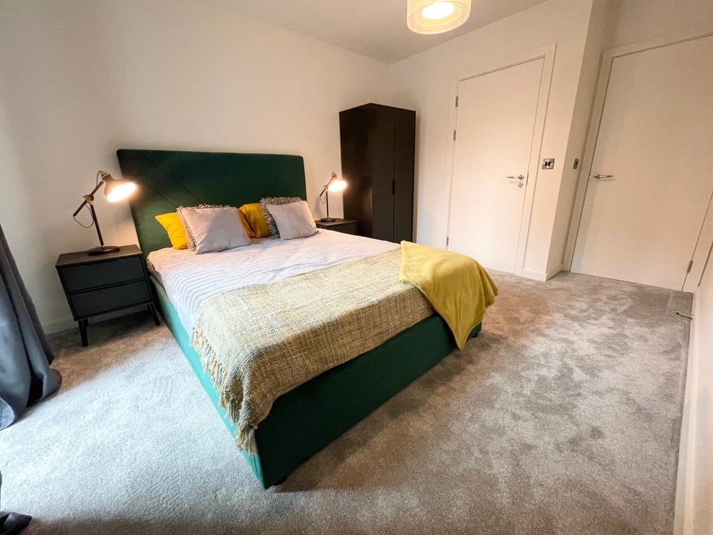 Bedroom 1 - inc King