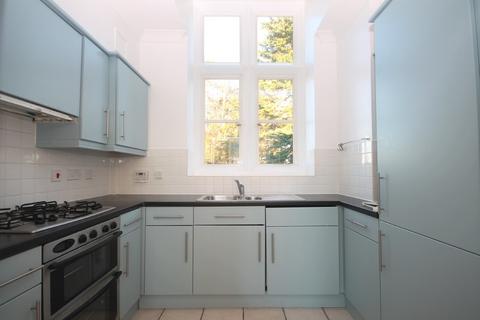 2 bedroom apartment to rent, LAVENDER CLOSE,LEATHERHEAD, KT22