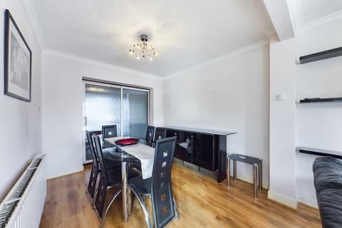 6 Cedar Avenue, Ruislip, HA4 6UH