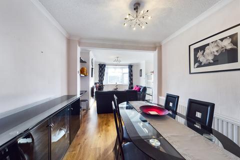 6 Cedar Avenue, Ruislip, HA4 6UH