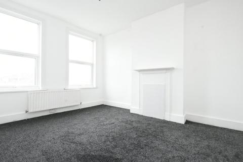 4 bedroom apartment to rent - 4 Bedroom Flat To Let In Norbury