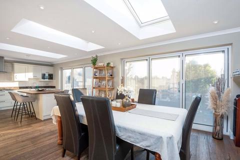 62 Bladindon Drive, Bexley, DA5 3BN