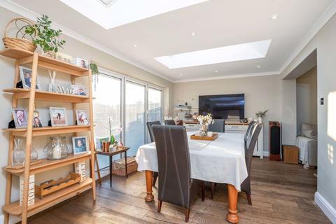 62 Bladindon Drive, Bexley, DA5 3BN