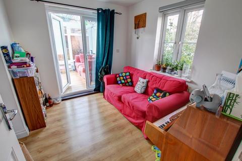 46 Culm Grove, Exeter, EX2 7QX