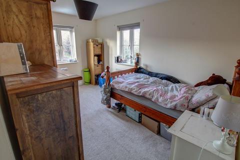 46 Culm Grove, Exeter, EX2 7QX