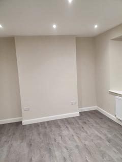 2 bedroom flat to rent - Perry Vale, London SE23