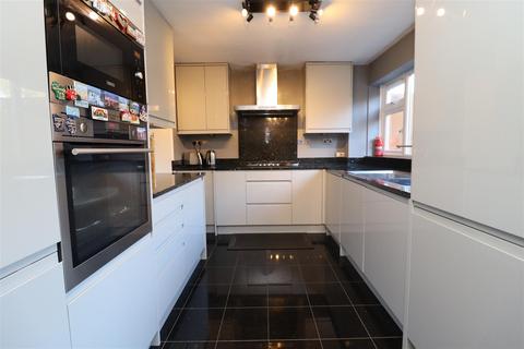 32 Pennyfields, Warley, Brentwood, CM14 5JP