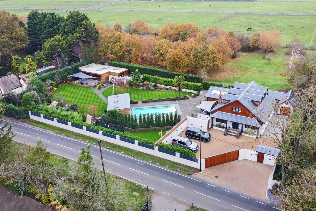 Wash Road, Basildon 4 bed detached house £1,000,000