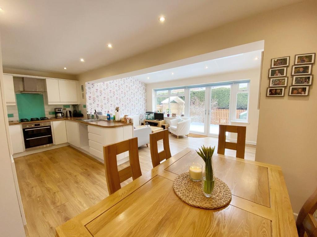 Breakfast kitchen / family room