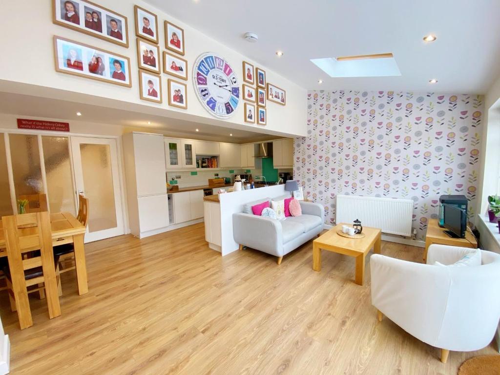 Breakfast kitchen / family room