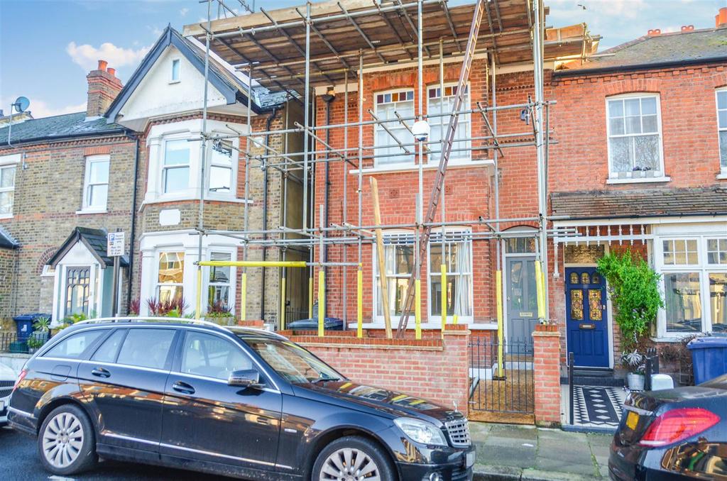 Darwin Road, Ealing 2 bed flat £500,000