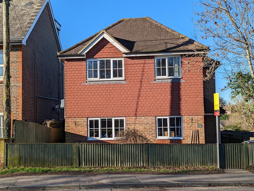 Battle Road, Hailsham 4 bed detached house £375,000