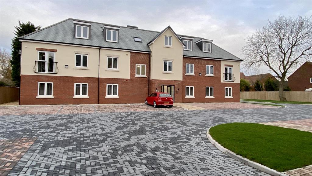 Paddock Way, Hinckley 3 bed apartment £805 pcm (£186 pw)