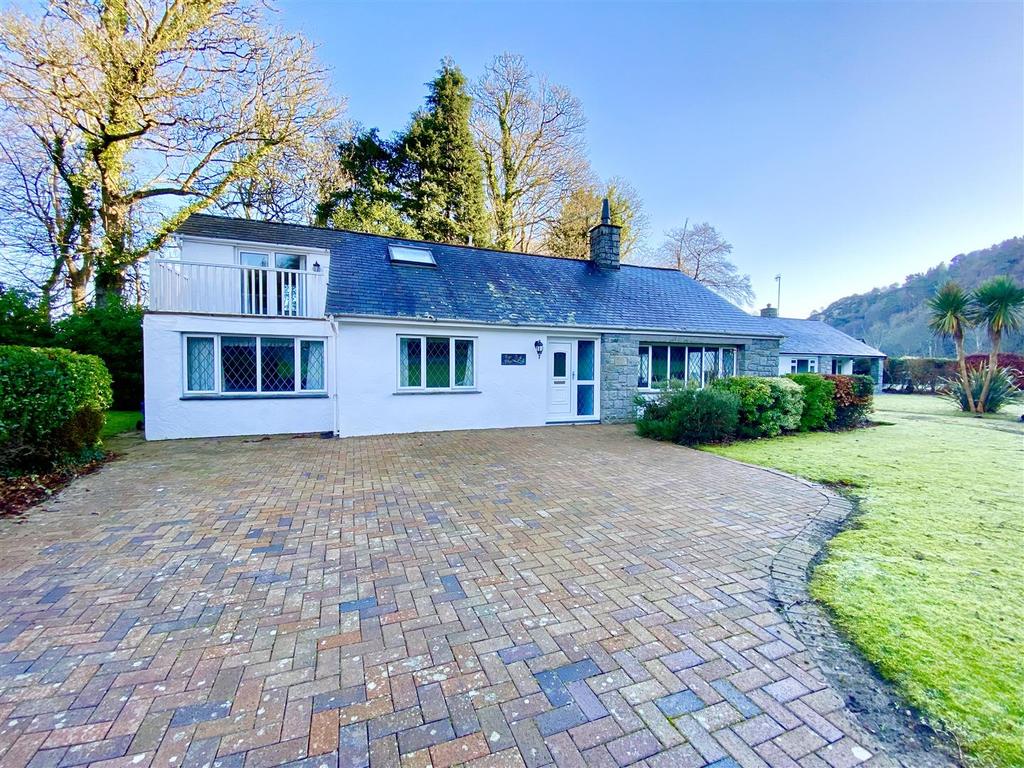 Glynyweddw Estate, Llanbedrog 4 bed detached bungalow £575,000