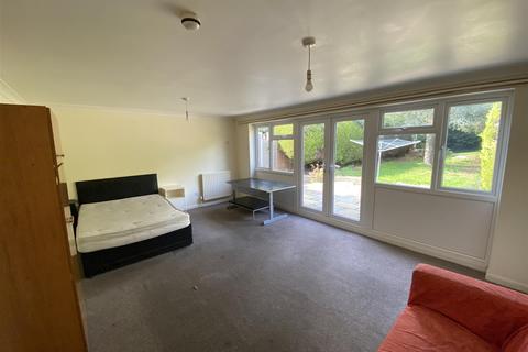 5 bedroom terraced house to rent - Northdown Road, Hatfield