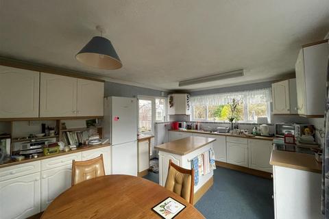 19 Menacuddle Lane, St Austell, PL25 5QN