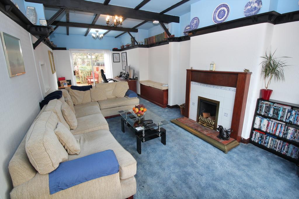 Aldermere Crescent Flixton 3 bed semidetached house £365,000
