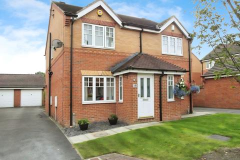2 bedroom semi-detached house to rent, Martin Close, Morley, LS27