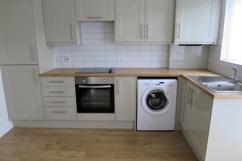 2 bedroom semi-detached house to rent, Martin Close, Morley, LS27