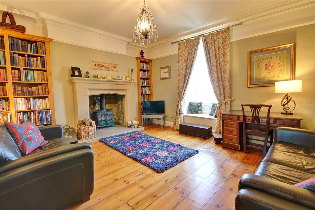 Sitting Room/Bedroom