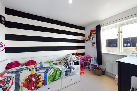 8 Awebridge Way, Gloucester, GL4 4FQ