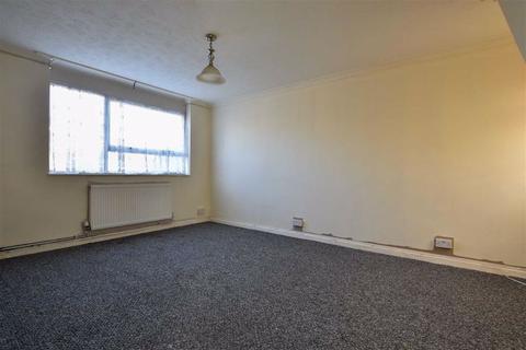 3 Alfoxden, Wellingborough, NN8 3DY