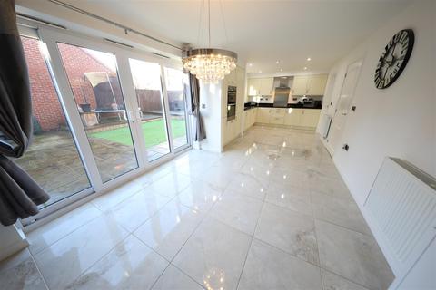 4 bedroom detached house for sale - Risholme Way, Hull