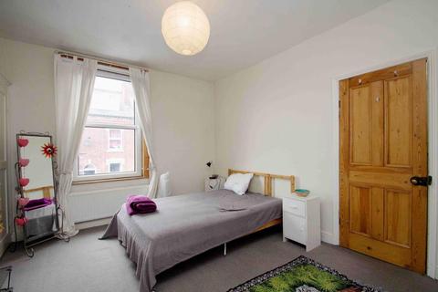 6 Pennington Grove, Leeds, LS6 2JL