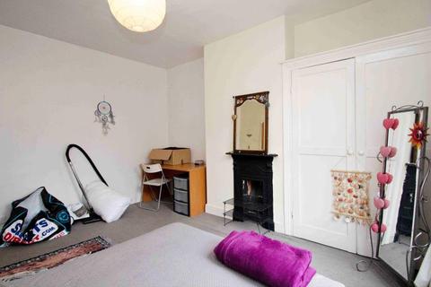 6 Pennington Grove, Leeds, LS6 2JL