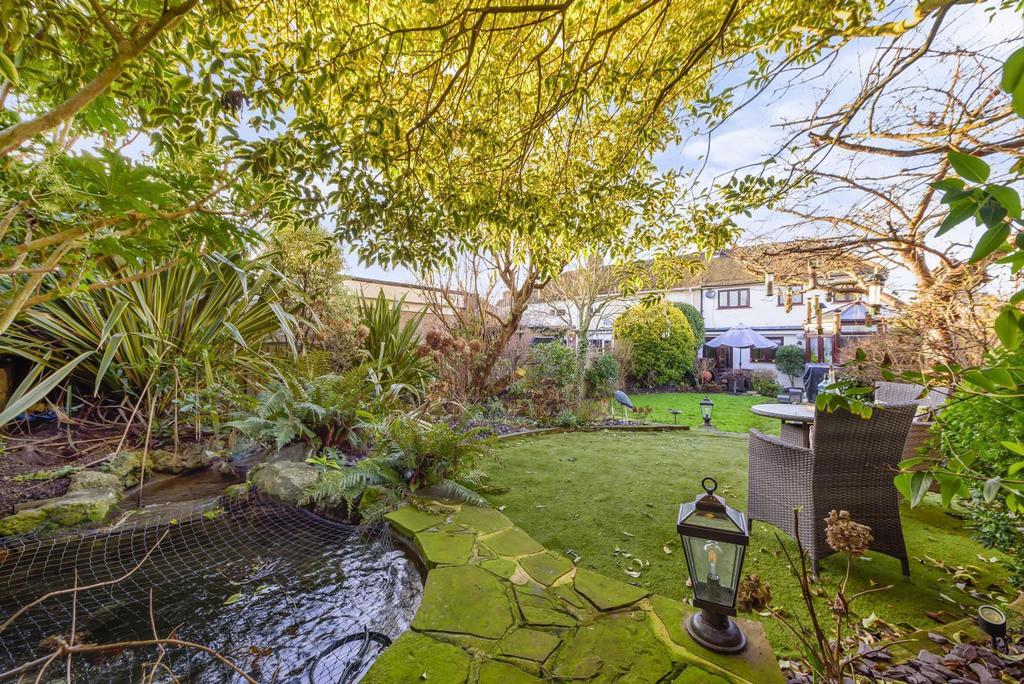 Florence Road, WaltonOnThames, KT12 3 bed end of terrace house £700,000