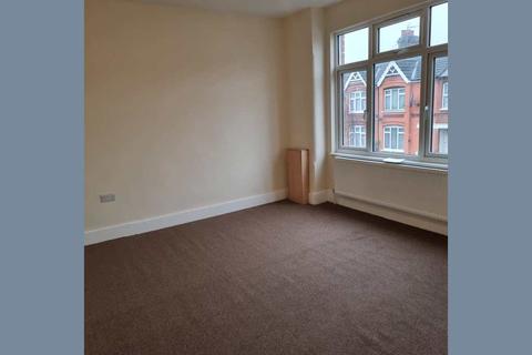 5 bedroom terraced house to rent - Townsend Road, Southall