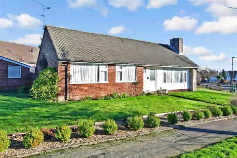 3 bedroom detached bungalow for sale - Madginford Road, Bearsted, Maidstone, Kent