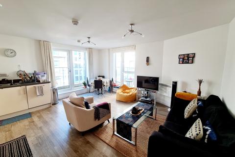 2 bedroom flat for sale - WOKING