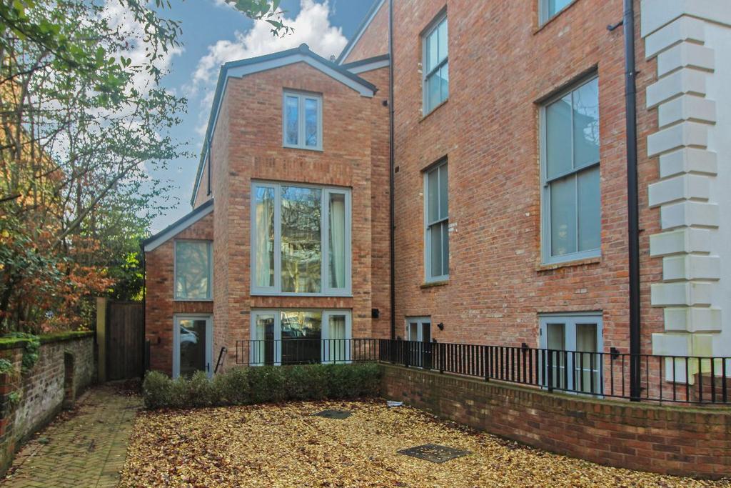 Higher Downs, Altrincham 4 bed apartment £3,500 pcm (£808 pw)
