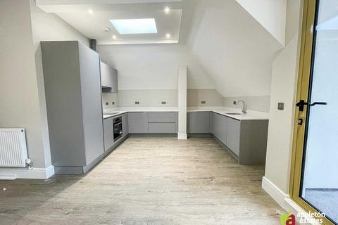 2 bedroom apartment to rent - Ballards Rise, South Croydon