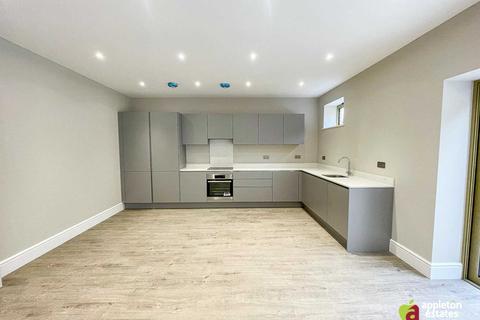 4 bedroom apartment to rent - Ballards Rise, South Croydon