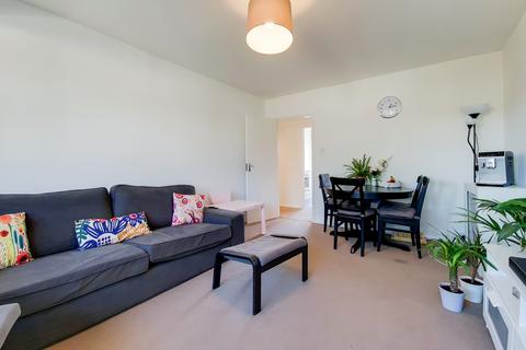 2 bedroom apartment to rent - Lovelace Gardens, Surbiton, KT6