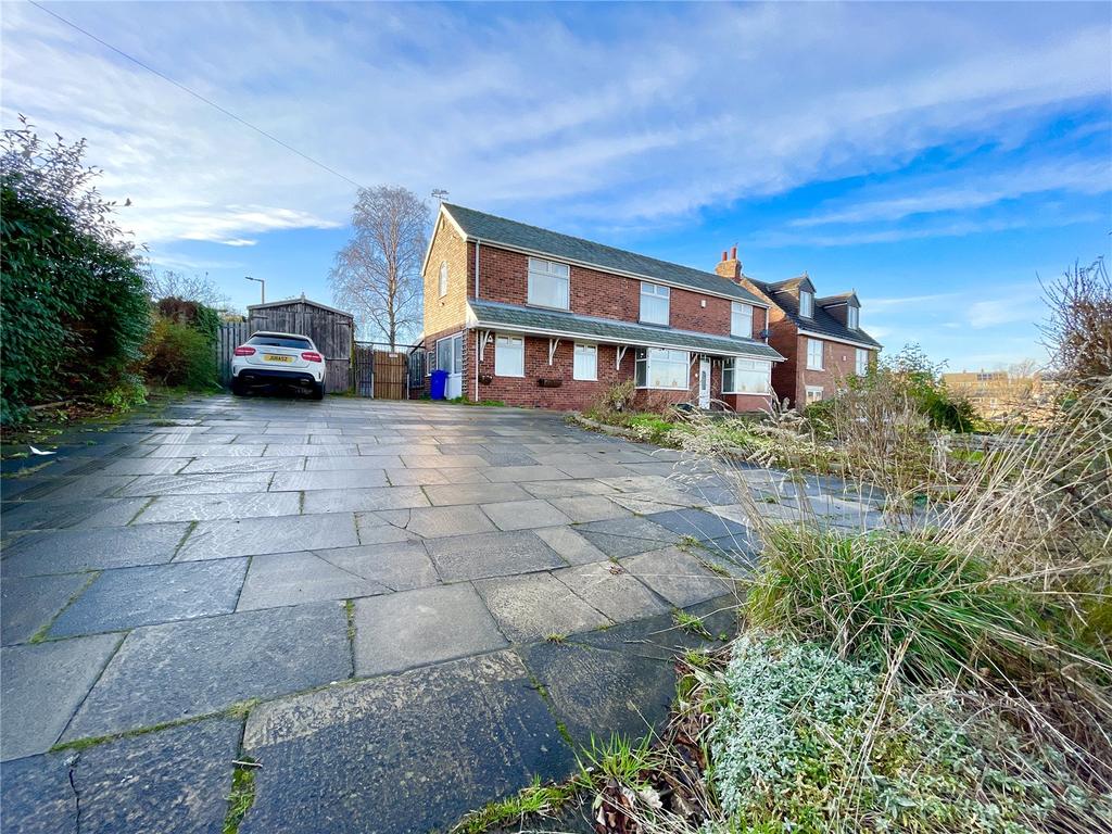 Well Lane, Monk Bretton, S71 4 bed detached house £250,000