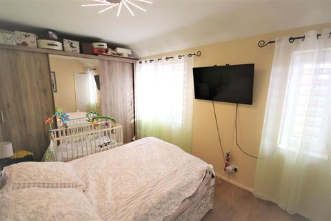 20 Highstead Crescent, Erith, DA8 3JD