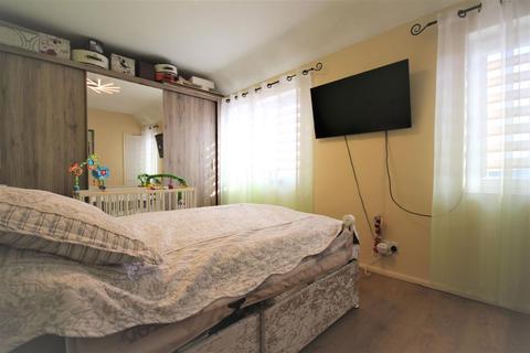20 Highstead Crescent, Erith, DA8 3JD