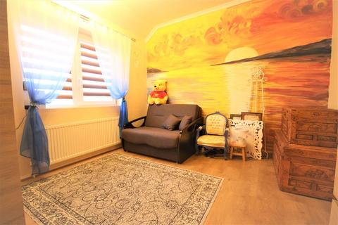 20 Highstead Crescent, Erith, DA8 3JD