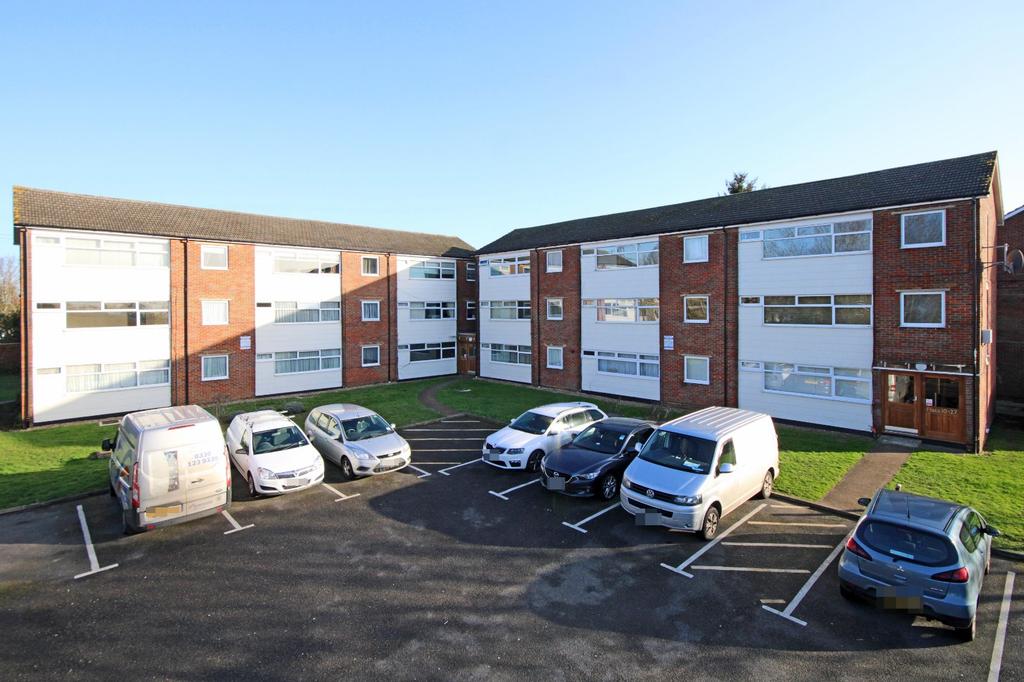 New Court, Addlestone, Surrey, KT15 2 bed apartment £250,000